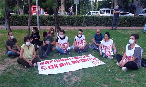 دویچه‌وله: هزاران دانشجوی ترکیه‌ای بی‌خانمان شب‌ها را در پارک سپری می‌کنند