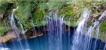 شکوه زاگرس و آبشار تخت سلیمان/ به تماشای آن جا که تخت سلیمان رود بر آب