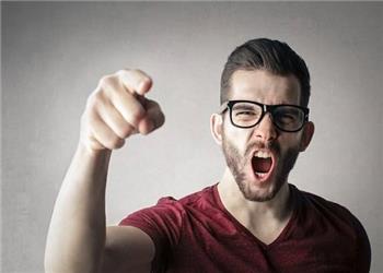 فحشدادن این 3 بلا را سرت میآورد!