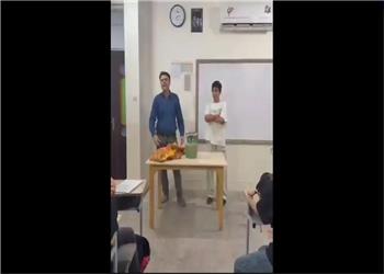 آزمایش جالبی که معلم خوش ذوق در کلاس انجام داد