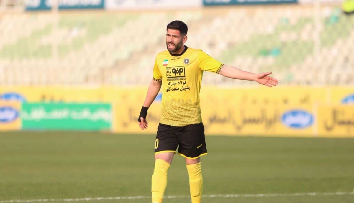 هافبک میانی سپاهان پیشنهاد استقلال را رد کرد