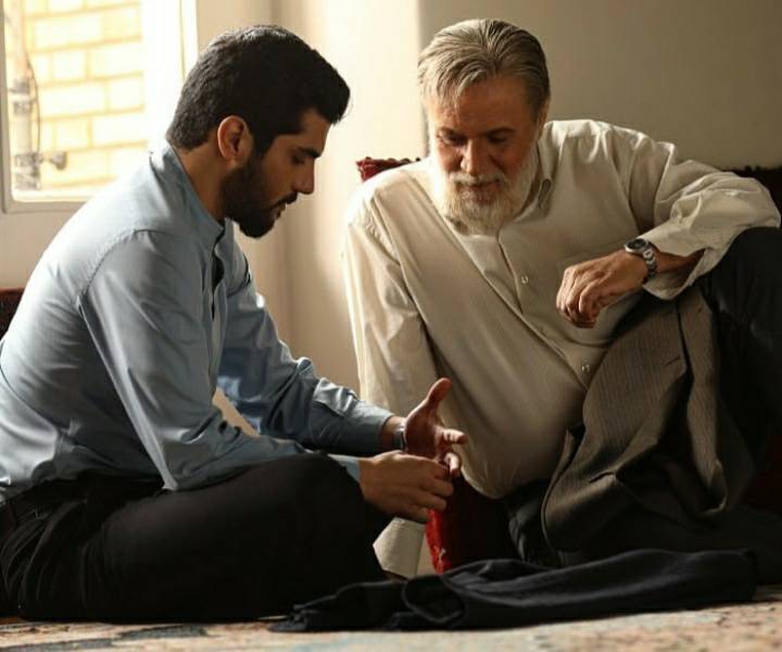 تصویری از سینا مهراد بر سر مزار امین تارخ