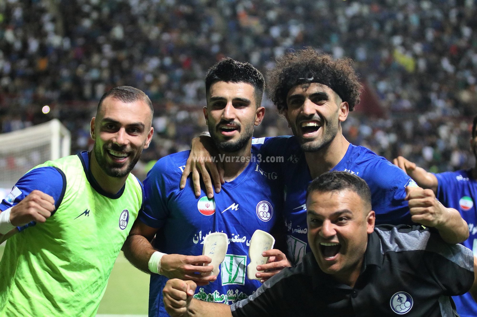 آریا جوان