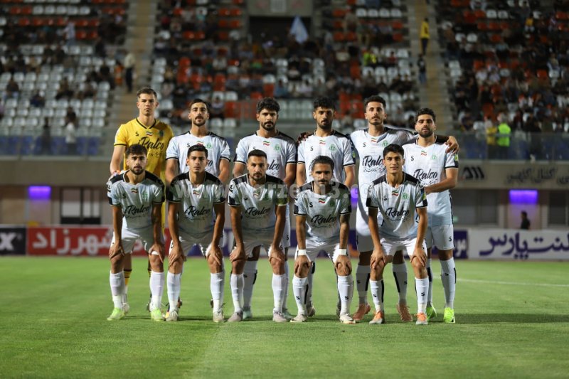 حسینی ۱۱ نفر مقابل آبی‌ها را مشخص کرد