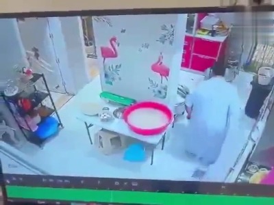 لحظه هولناک انفجار زودپز در صورت یک مرد