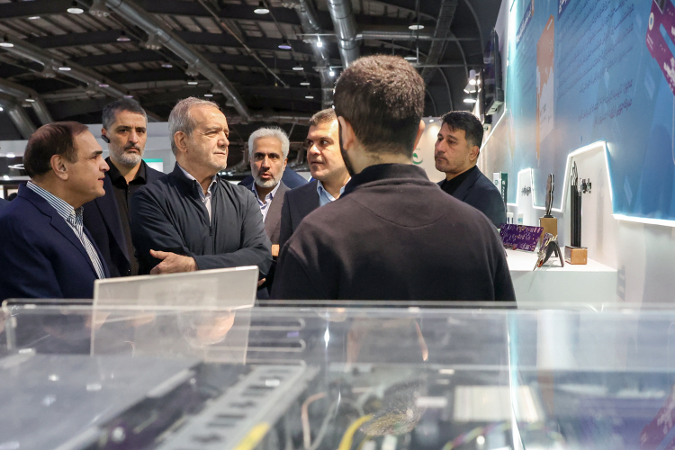 پزشکیان از نمایشگاه فناوری‌های روزآمد بازدید کرد