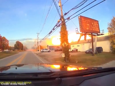 ثبت تصویری هولناک از سقوط هواپیما در آمریکا توسط یک راننده