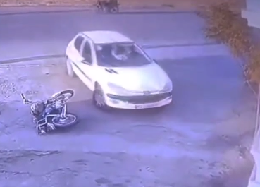 تصادف عجیب یه راننده خانم با موتورسوار