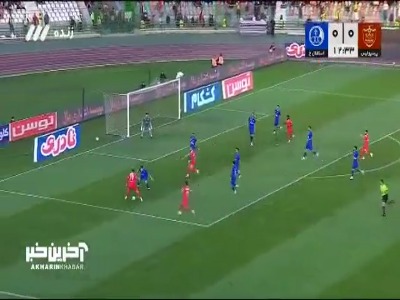 شوت باکیچ از بالای دروازه استقلال خوزستان به بیرون رفت