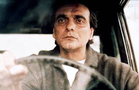 سکانس ماندگار از فیلم طعم گیلاس با نقش‌آفرینی مرحوم همایون ارشادی