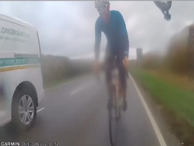 دوچرخه سواری که از تصادف ۱۰۰ درصدی نجات یافت