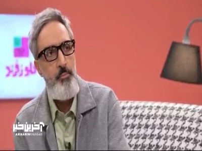 سوتی امیرمهدی ژوله در حین مصاحبه با پیمان قاسم خانی