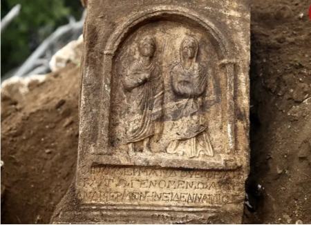 کشف تصادفی کتیبۀ مربوط به روم باستان توسط یک چوپان