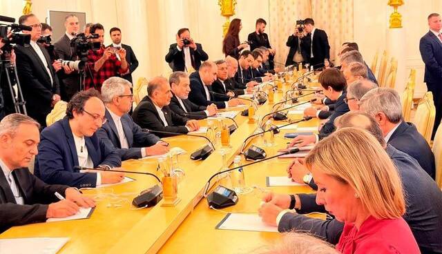 عراقچی و لاوروف دیدار کردند