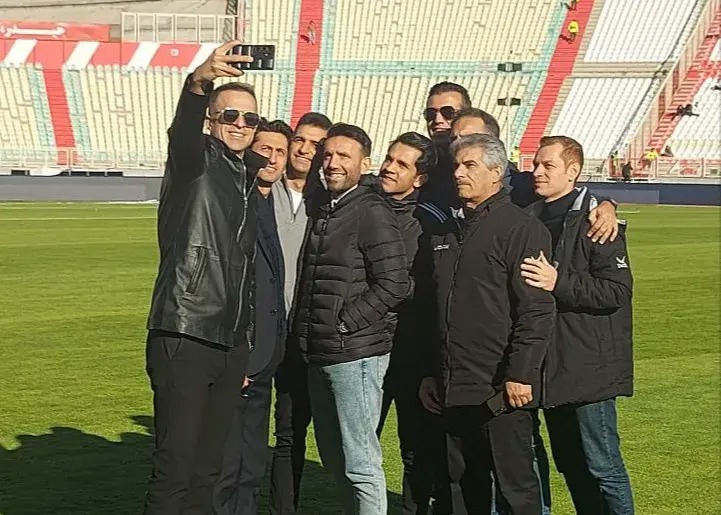 سلفی تیم داوری بازی حساس‌ تراکتور- پرسپولیس