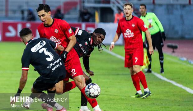 حسن آذرنیا: تراکتور مسلط به بازی با پرسپولیس بود