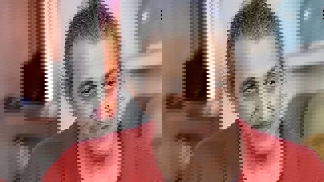 عکسی از عیادت مهران غفوریان از یوسف صیادی در بیمارستان