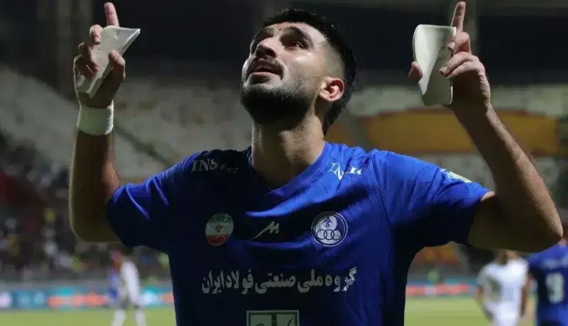 کاپیتان آبی‌پوشان در آستانه جدایی قرار گرفت