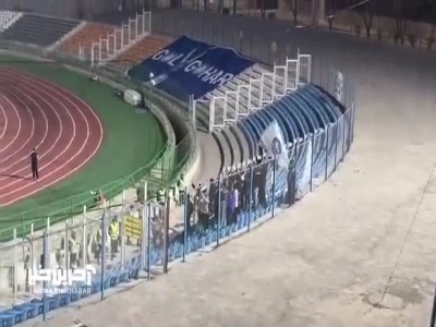 تشویق ایسلندی هواداران و بازیکنان گل‌گهر پس از پیروزی مقابل استقلال