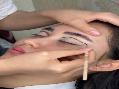 یک میکاپ پر کار و جذاب