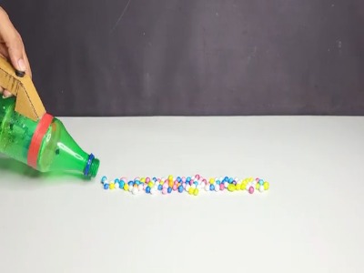 نحوه درست کردن یک جارو دستی خلاقانه با بطری نوشابه در خانه