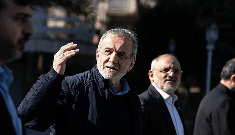 تصاویری از ژست‌های پزشکیان در حیاط دولت