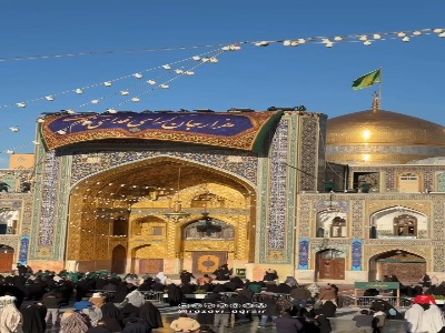 نصب کتیبه‌های ولادت حضرت علی(ع) در حرم مطهر رضوی