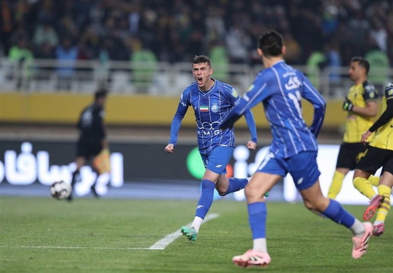 تساوی سپاهان و استقلال در ۴۵ اول؛ یک نیمه جذاب