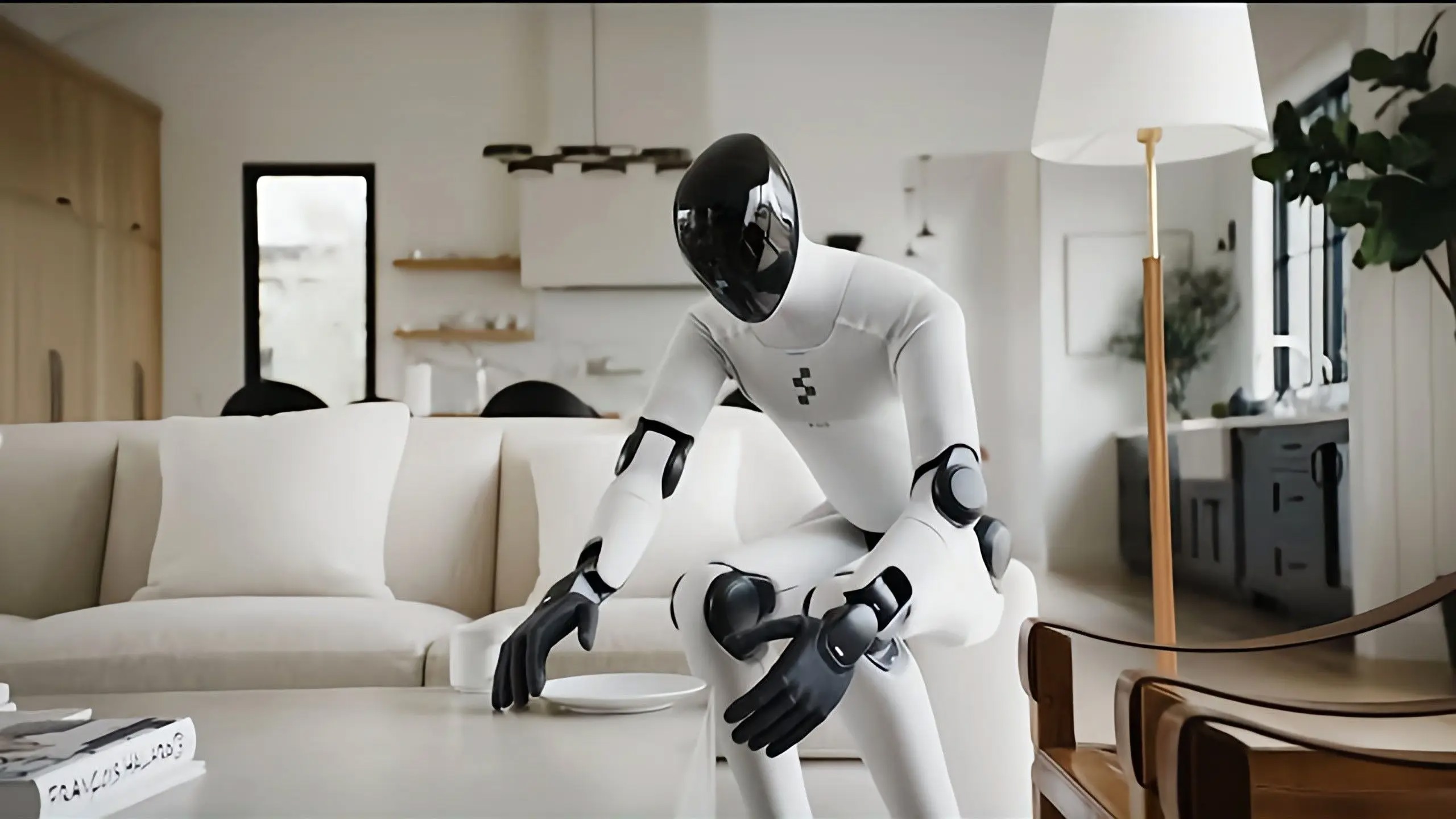 رونمایی از یک ربات انسان‌نمای کوچک که در کوله‌پشتی جا می‌شود/ ویدئو