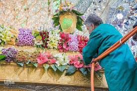 گل آرایی حرم‌های مطهر امام حسین(ع) و حضرت عباس(ع)