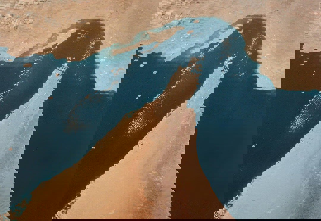 معاون نیروی دریایی سپاه: بر آسمان، سطح و زیر آب‌های تنگه هرمز احاطۀ کامل داریم