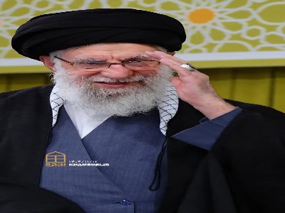 لحظه ورود رهبر انقلاب به دیدار اقشار مختلف مردم در حسینیه امام خمینی(ره)