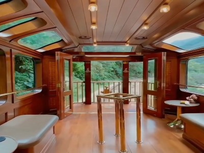 چقدر این قطار زیباست