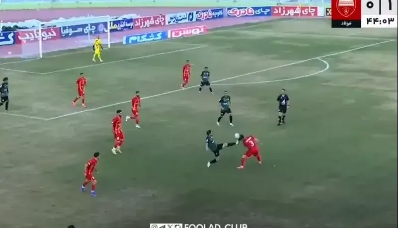 اعتراض فولاد؛ بازیکن خیبر باید اخراج می‌شد