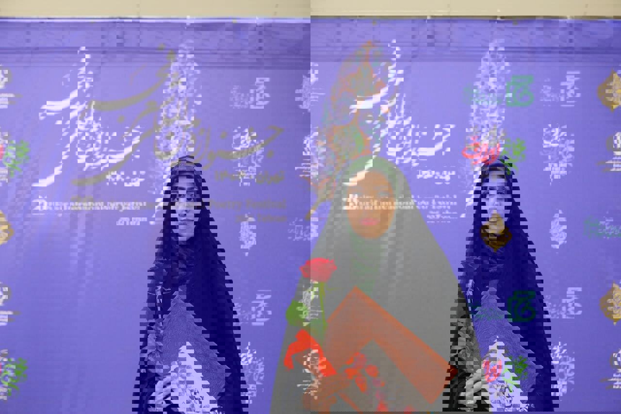 شعر باید رازگونه و پیمبرگونه باشد/دوره مطلع برایم انگیزه‌بخش بود