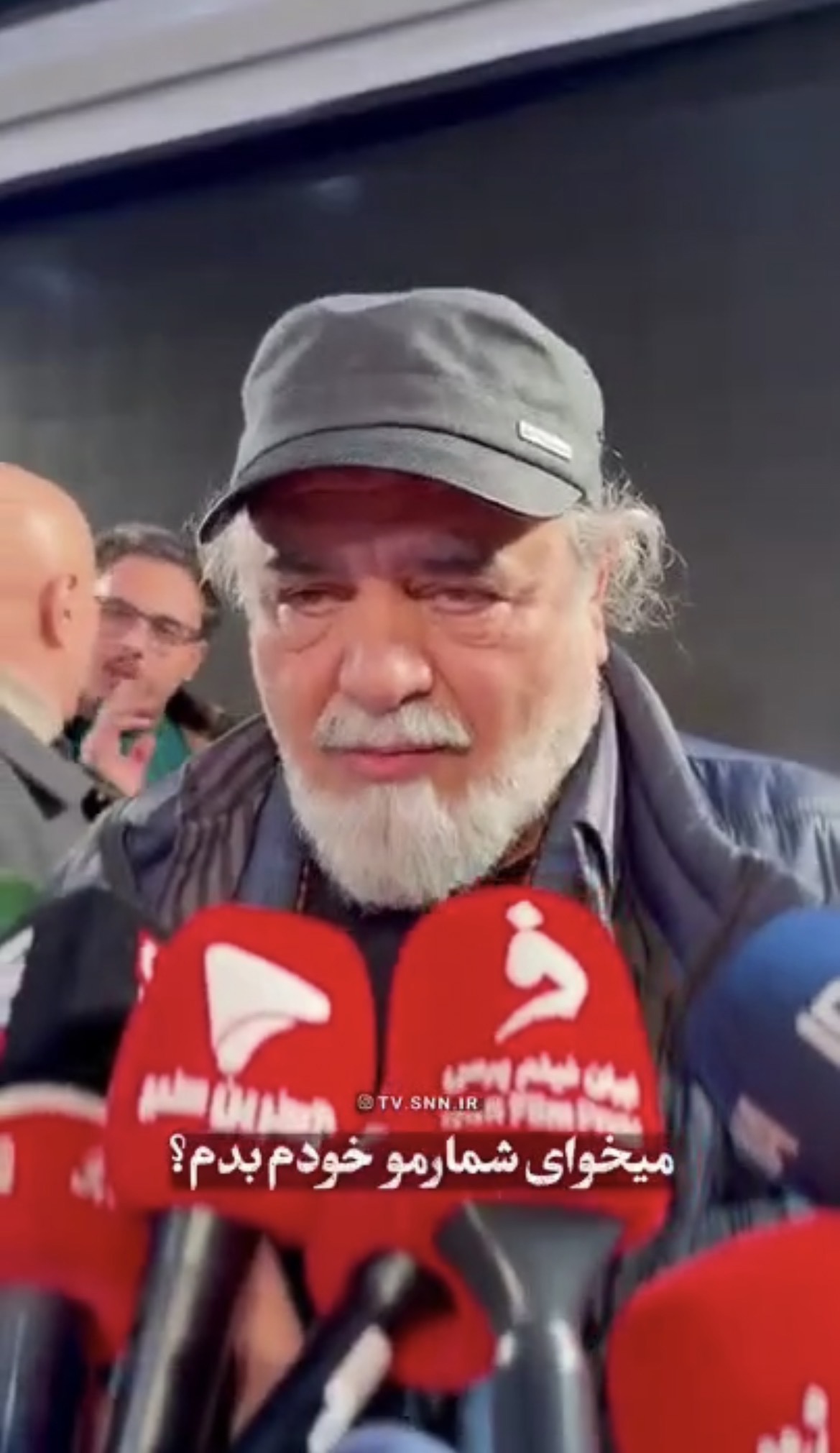 شریفی نیا: میخوای شماره امو خودم بدم؟