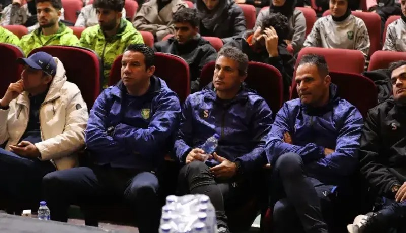 رحمتی شاگردانش را به کلاس داوری بُرد