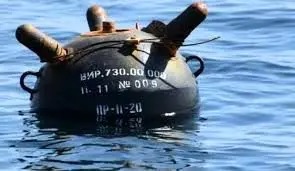 بستنی خوردن کودک انگلیسی، روی یک مین دریایی سال ۱۹۴٠