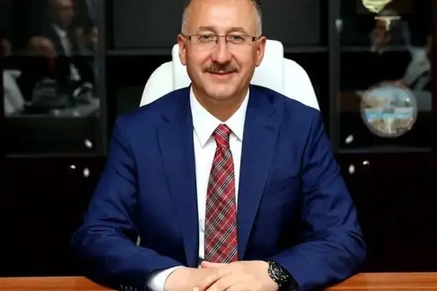 رابطه عشقی ممنوعه برای آقای شهردار!