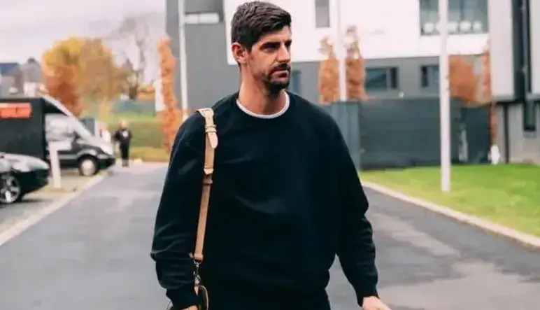 کورتوا باشگاه فرانسوی را خرید