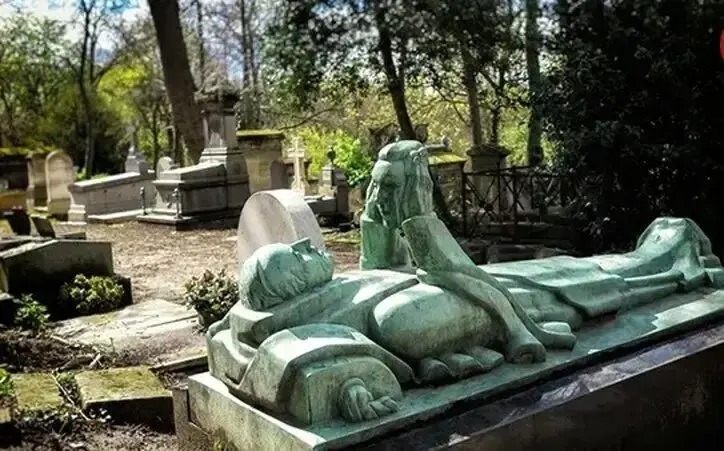 عجیب‌ترین قبرهای دنیا و داستان پشت آن‌ها