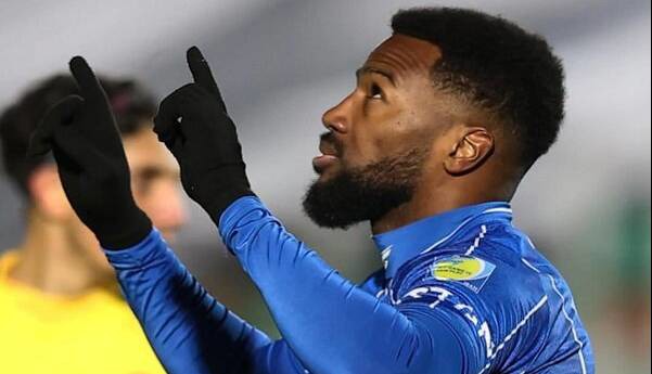 نازون بی‌توجه به استقلال در عربستان