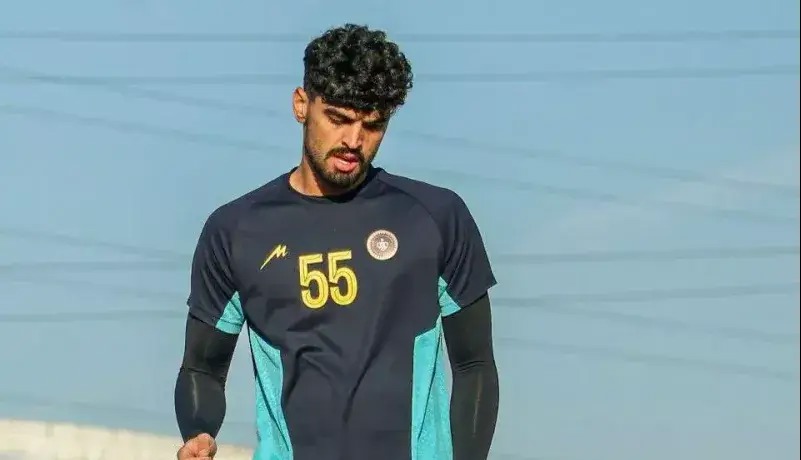 حزباوی با تیپ جام‌جهانی روی چمن نقش جهان