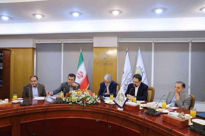 آریا جوان