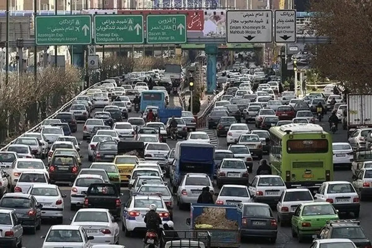آغاز ترافیک مهر از ساعت ۵:۴۰ صبح/ ثبت بیشترین ترافیک در مناطق ۱۰و ۳ تهران
