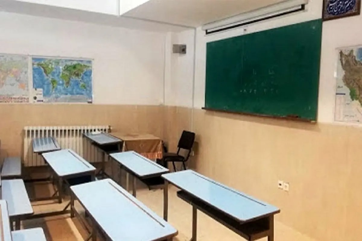 بنر جلوی یک مدرسه دخترانه اشک عابران را درآورد/ عکس