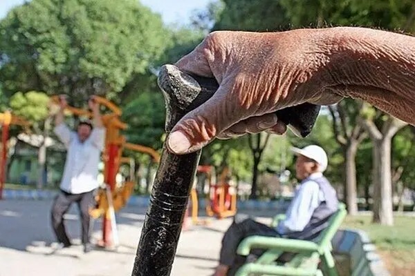 شرایط سخت پرستاری‌ کودکان و سالمندان/حتی یک شرکت هم ما را بیمه نکرد