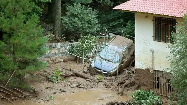 از حاشیه رودخانه‌ها و کوهستان‌های مازندران فاصله بگیرید