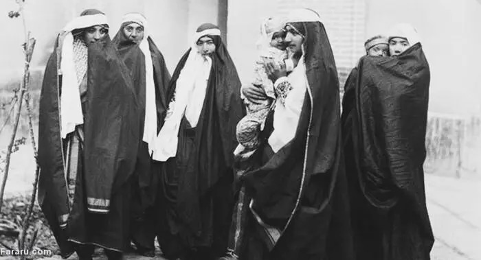 سفر در زمان؛ تصویر از یک «محفل زنانه در کنار مزرعه»؛ حدود ۹۰ سال قبل