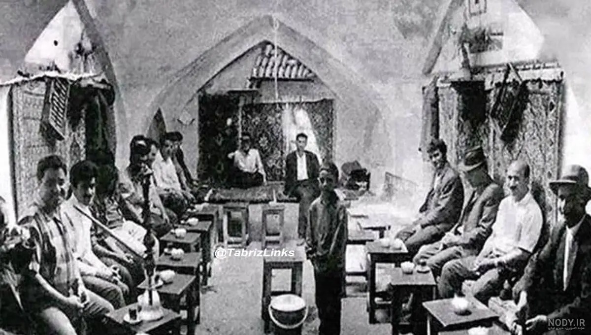 سفر در زمان؛ یک «قهوه‌چی با سبیل هیتلری» در حال بردن چای؛ ۹۲ سال قبل
